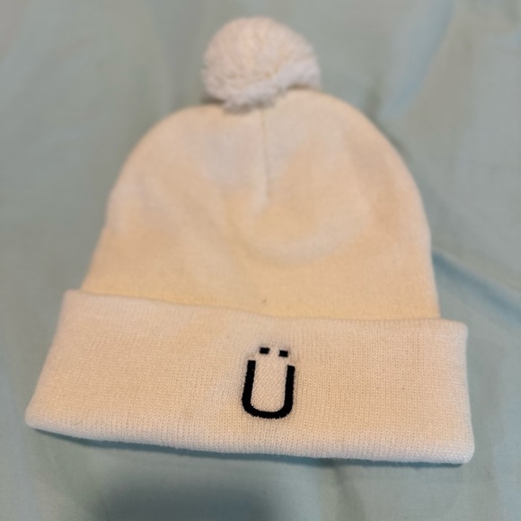 NWOT Nütrl Vodka Seltzer Embroidered Logo Cream Knit Winter Hat w/pompom. - Picture 2 of 5
